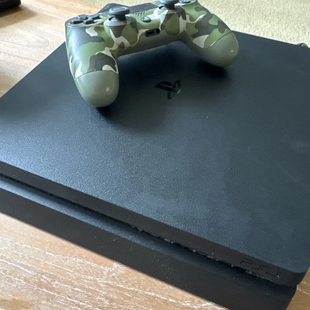 PS4 Sony Gaming Console with one controller- Sleek Black Design